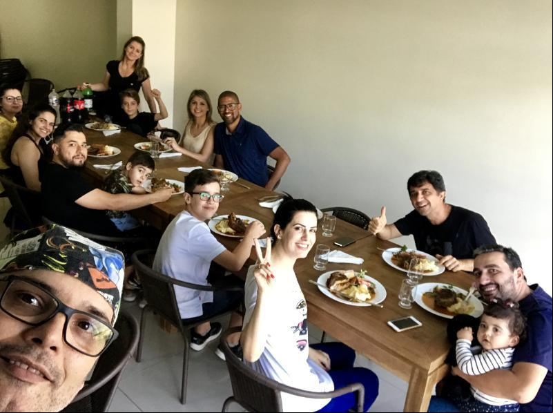 Se cozinhar já é bom, imagina cozinhar pra amigos!!!
