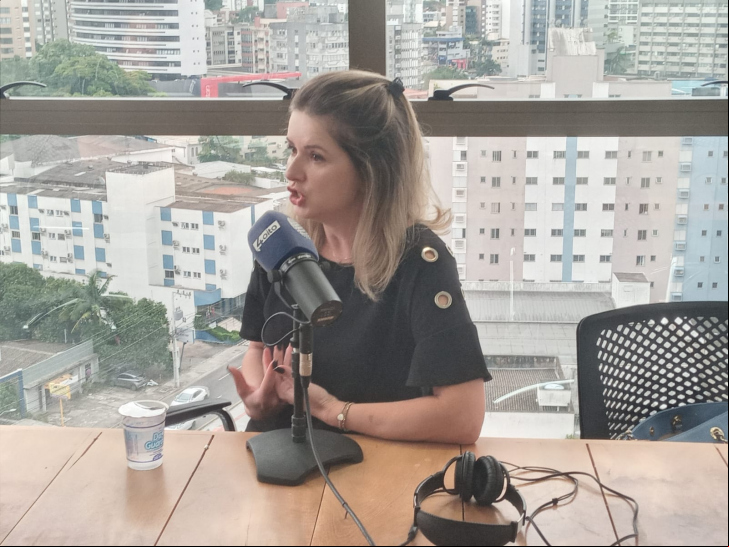 Kelen traz informações sobre quem pode fazer o procedimento / Foto: Bruno Gallas / 4oito