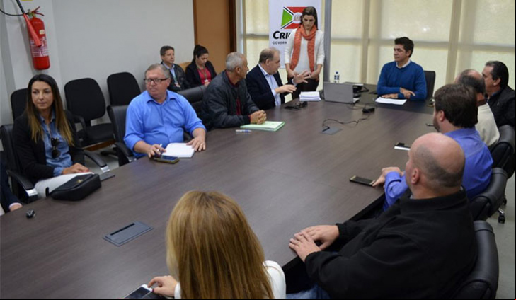 Reunião entre prefeito e vereadores nesta segunda-feira (foto: Daniela Savi/ Câmara Criciúma)